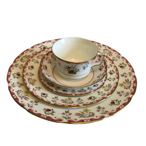 Wedgwood Bianca Williamsburg Script Mark 5 Piece Place Setting R4499 China